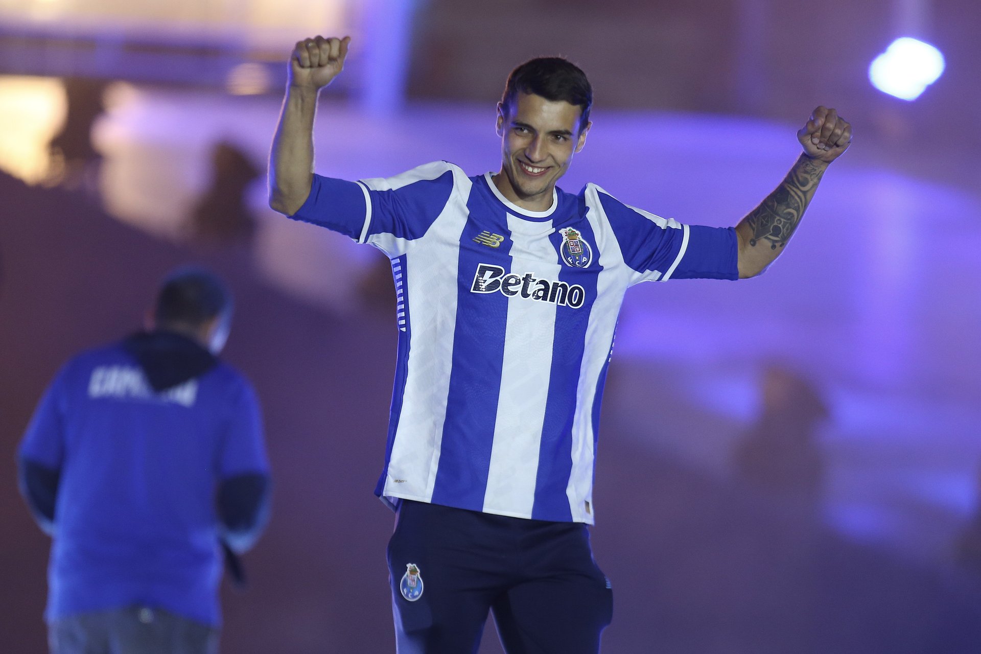 FC Porto não facilita Kiwior ao Barcelona 