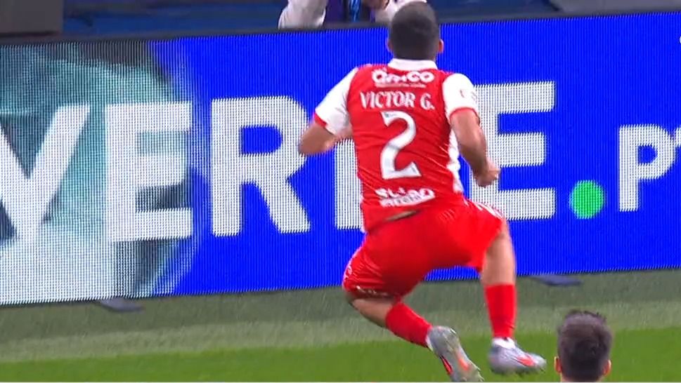 Víctor Gómez no onze do ano da Liga Europa